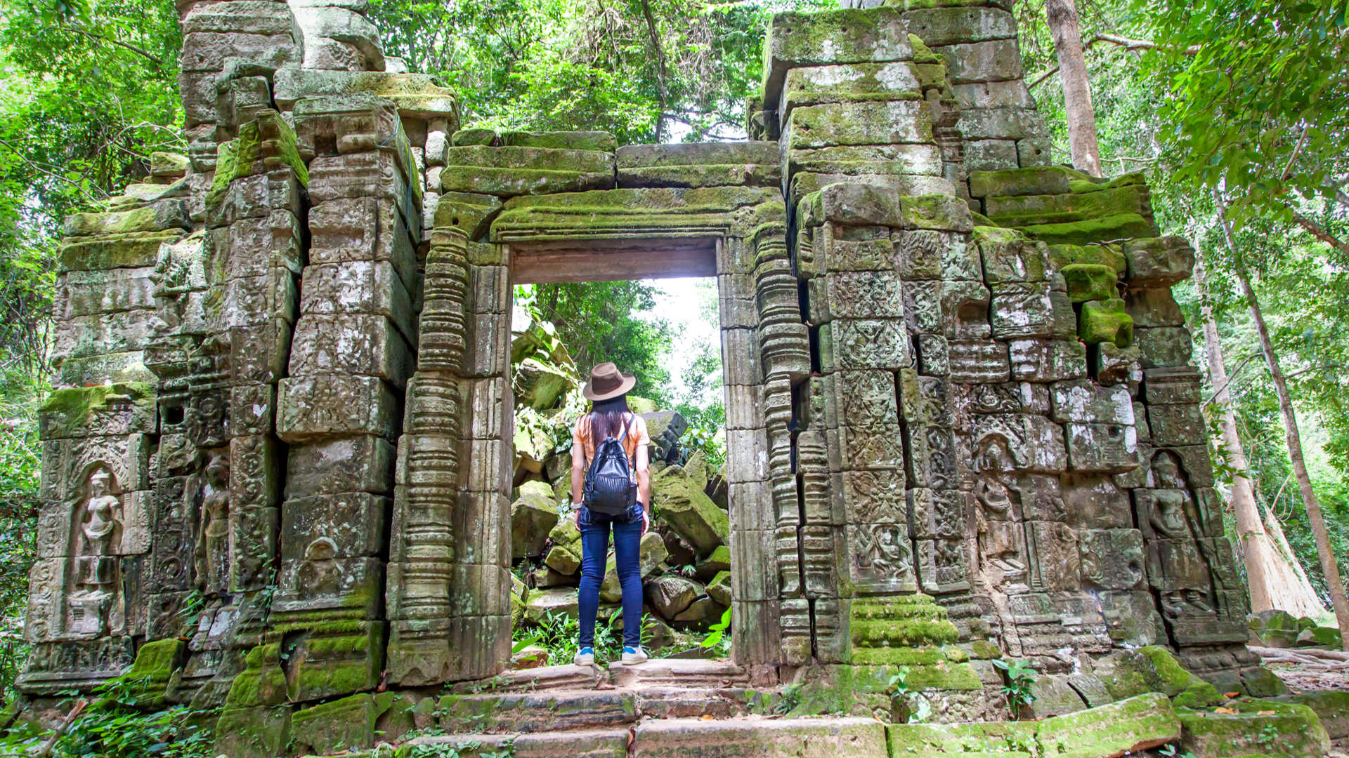 Ankor Wat Temple with Tourist