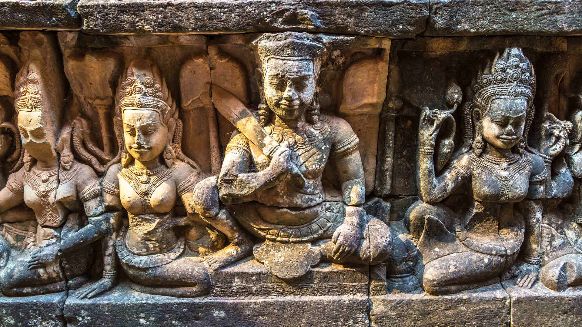 Angkor Wat temple statues